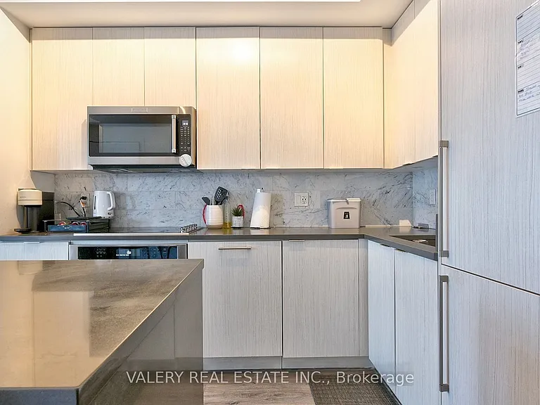 38 Iannuzzi St W #1607 — Photo 13