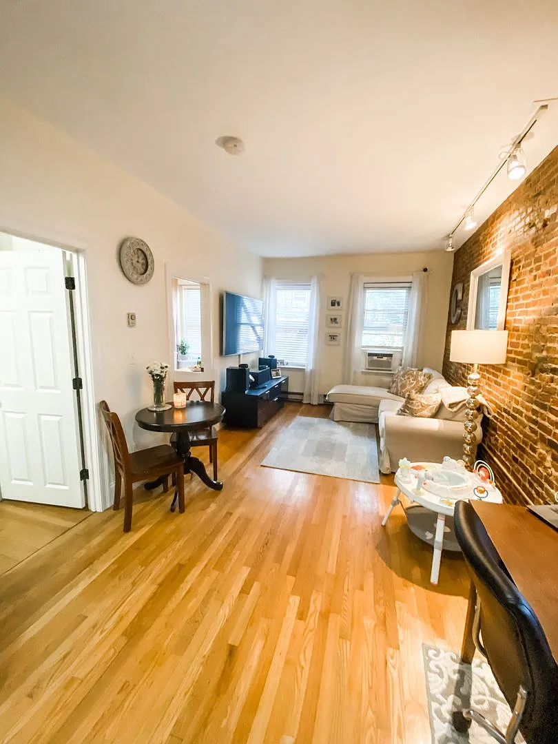 Building Photo - 88 W Cedar St #D