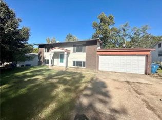 12012 Quality Ln, Maryland Heights, MO 63043