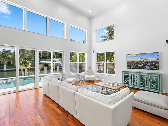 3rd image of 808 Solar Isle Drive