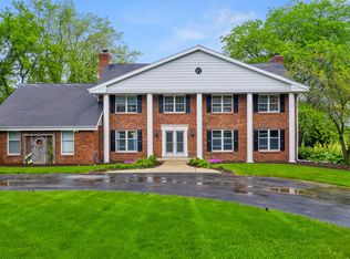 582 High Knoll Dr, Cedarburg, WI 53012