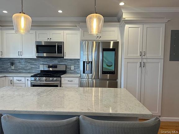 5th image of 312 Edwards Pl Floor 1