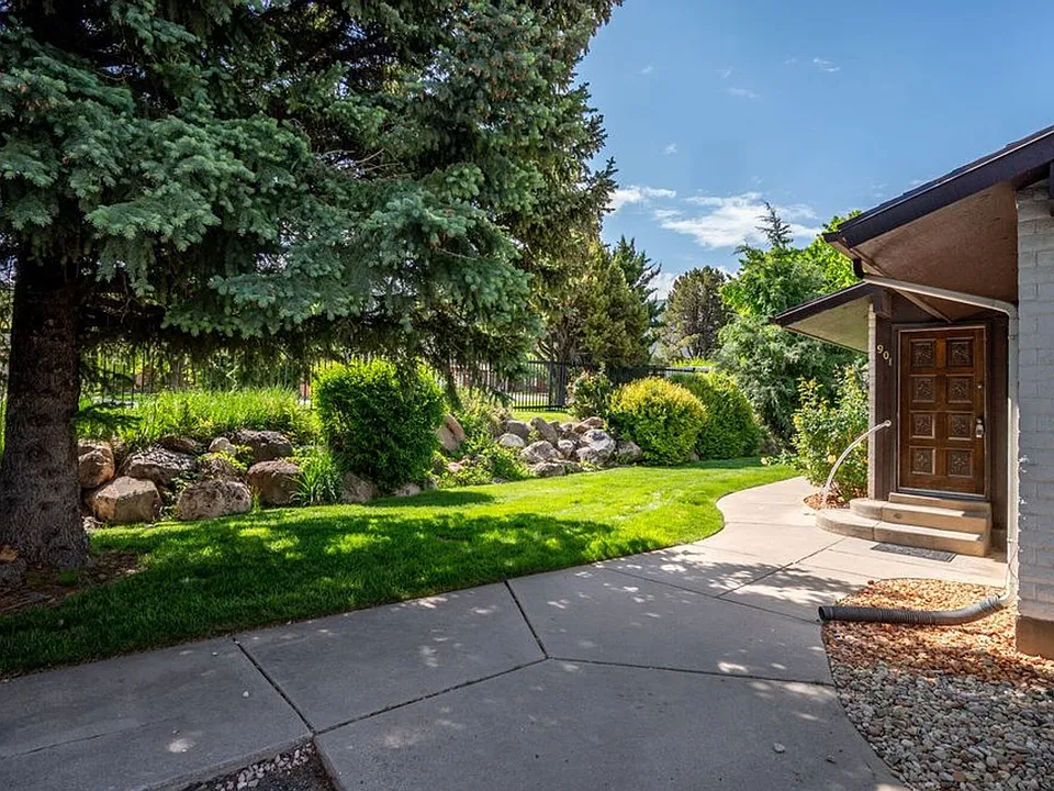 901 Three Fountains Dr