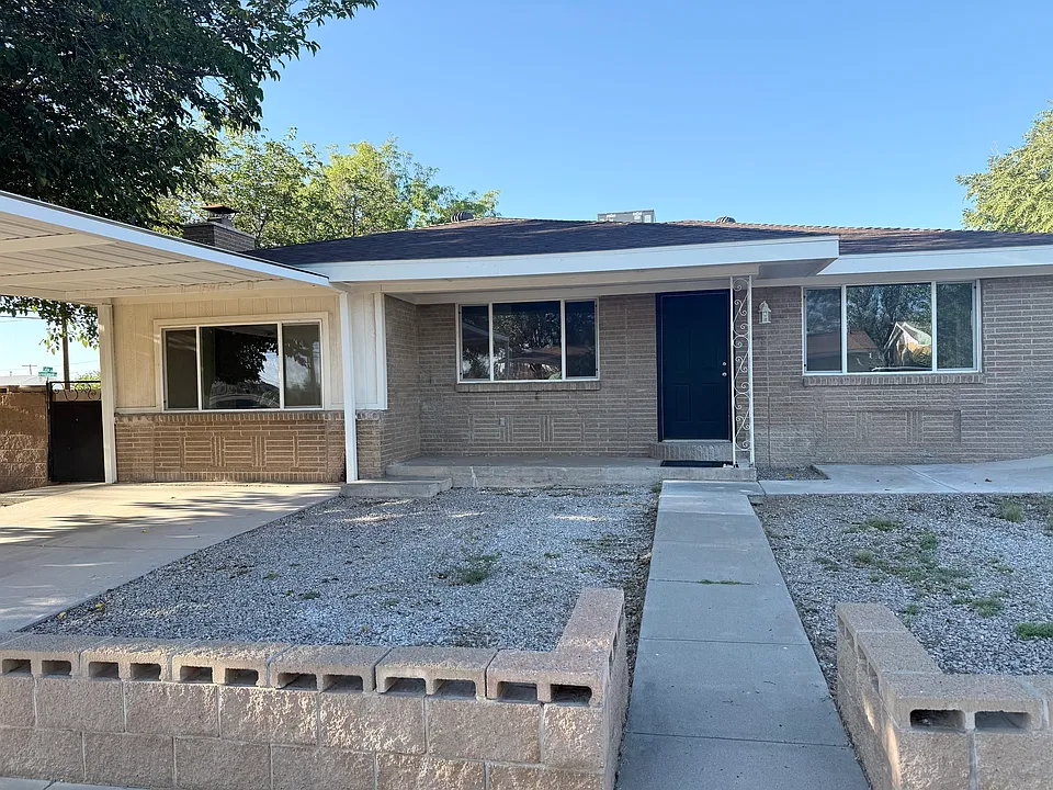 1301 Greenwood Ln