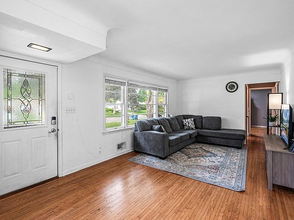 4th image of 2359 Spruce Pl