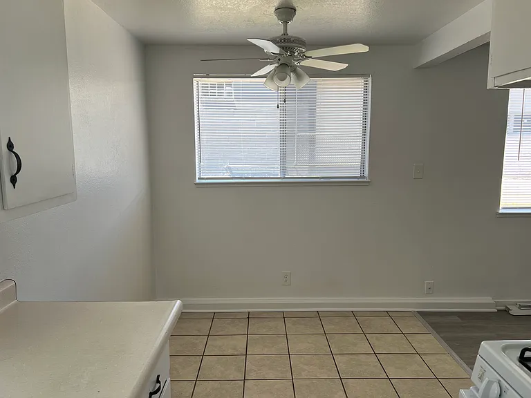 608 1/2 Oak St #1/2 — Photo 13