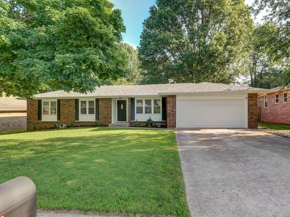 1325 E Lakewood Street, Springfield, MO 65804