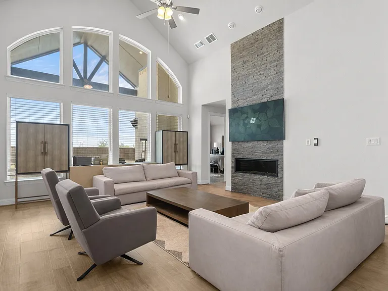 4428 Mill Pond Dr — Photo 4