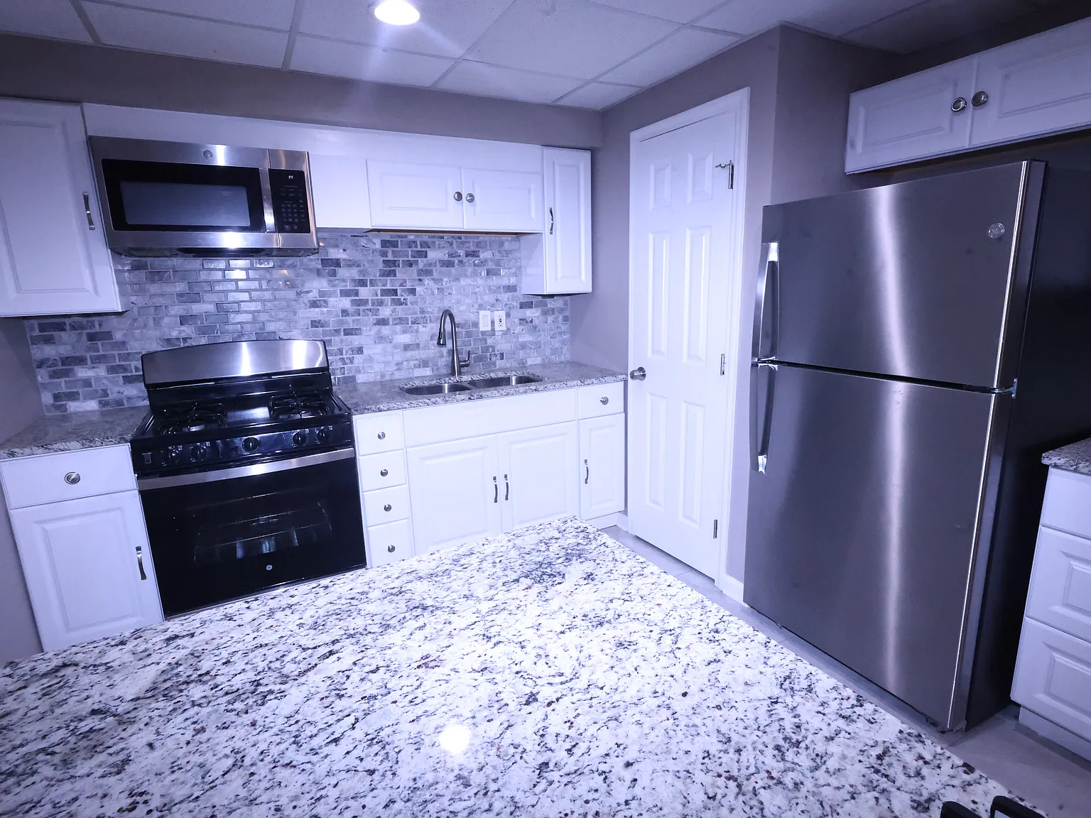 2 bed, 1800 sqft, $1,650 — Photo 2