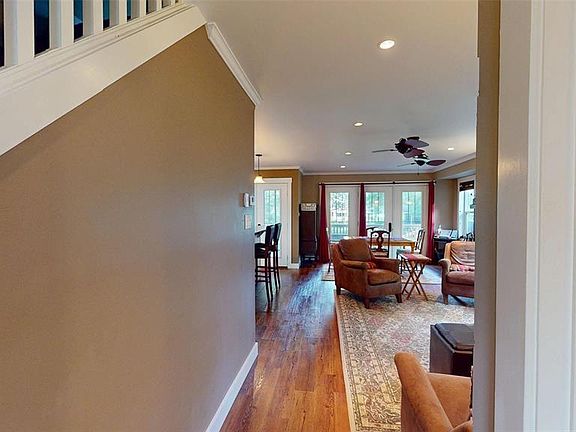 5th image of 16 Norway Ave