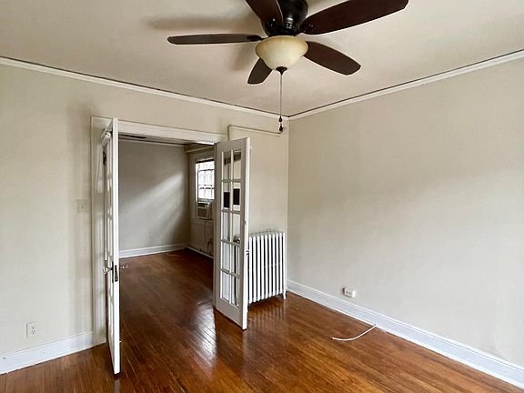 3rd image of 1008 N Belmont Ave APT C