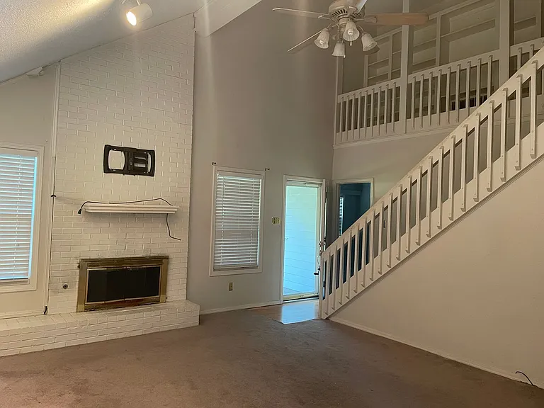 1408 Preston Ct — Photo 2