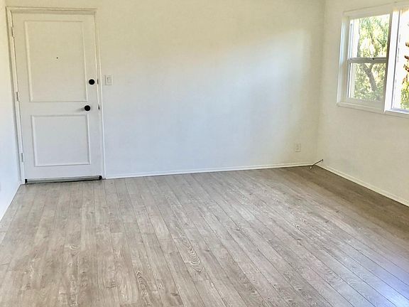5th image of 1520 N Hayworth Ave APT 17