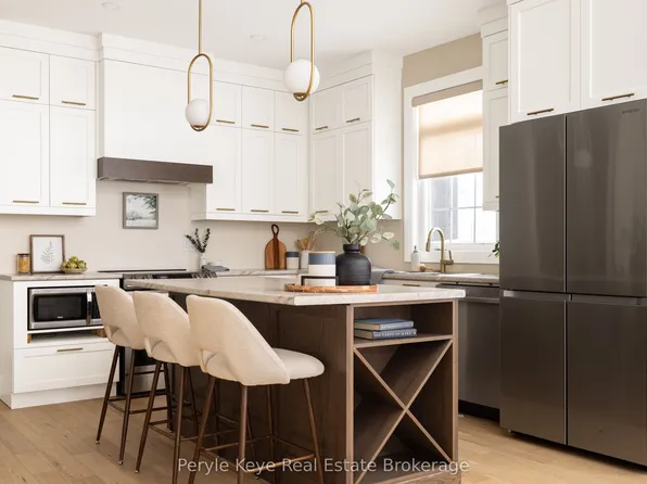 2 Leeds Ct, Bracebridge, ON P1L 0B7