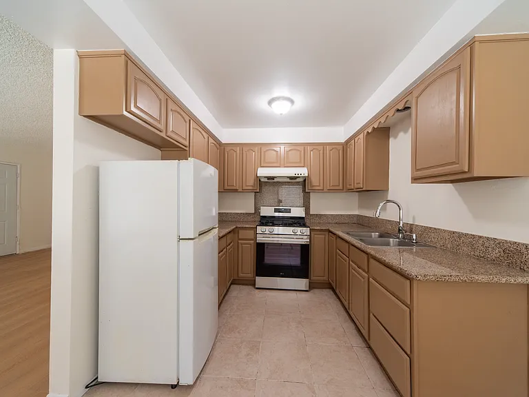 429 N Chapel Ave — Photo 8