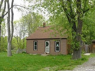 2nd image of 838 Center Rd