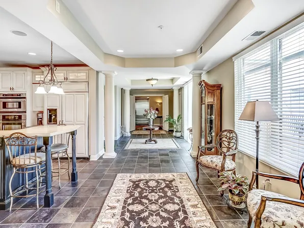 1070 Grandview Ct NE APT 405, Columbia Heights, MN 55421