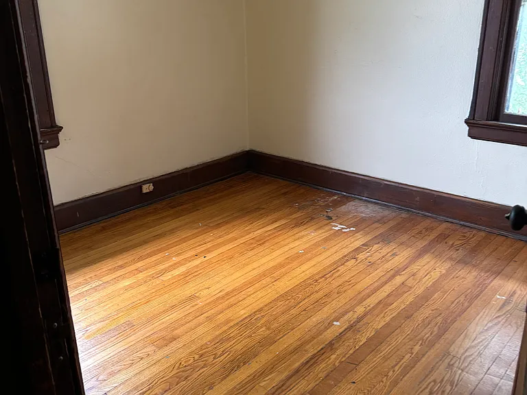 422 5th Ave NW — Photo 3