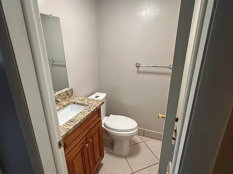 702 Heritage Ln — Photo 20