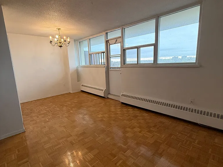 161 Oakwood Ave #902 — Photo 2