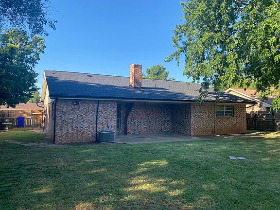 2nd image of 1615 Sandalwood Dr
