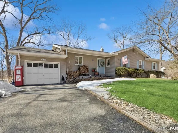 120 Kitchell Lake Dr E, West Milford, NJ 07480