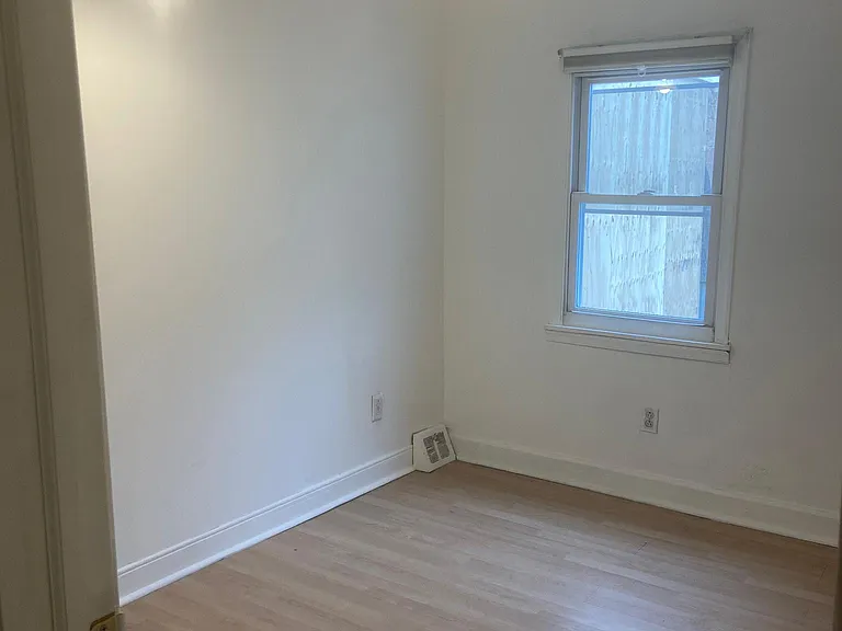 450 Belgrade St — Photo 20