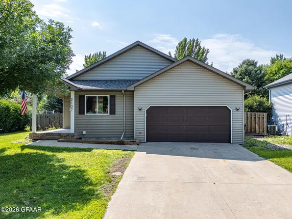 5137 W Lanark Dr, Grand Forks, ND 58203