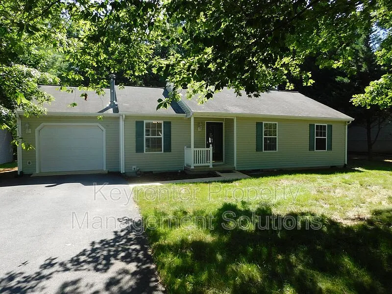 3 bed, 2.0 bath, 1167 sqft, $1,795 — Photo 2