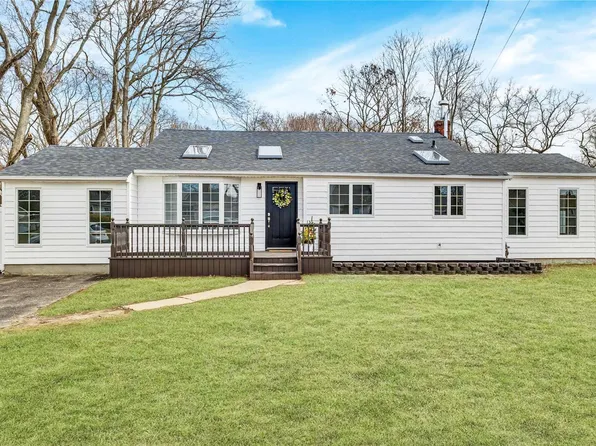 151 Wyandanch Road, Sayville, NY 11782