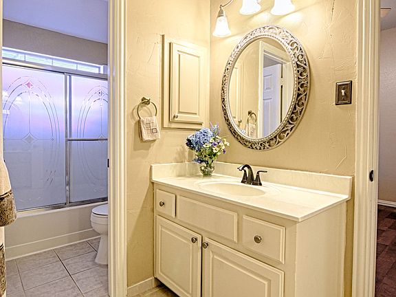 4th image of 4412 Southgate Dr