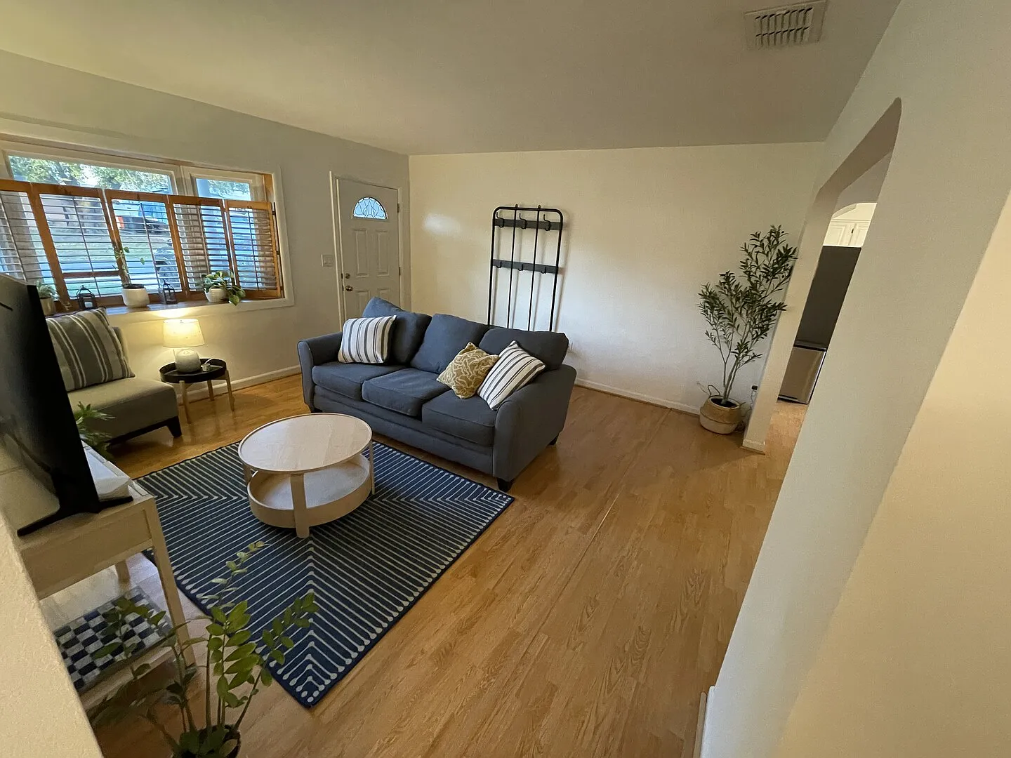 Furnished Single Family Home with Fenced Backyard — Photo 2