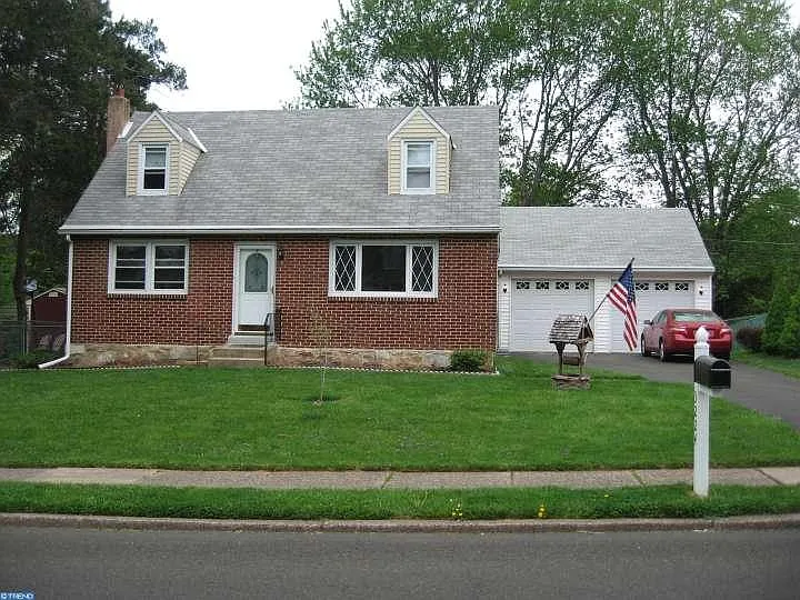 3224 Maple Rd photo 1