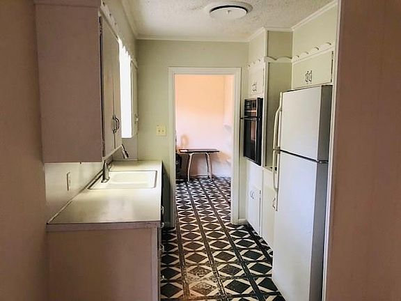 5th image of 1606 Highland Dr