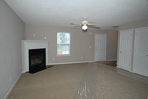 4th image of 340 Coral Cir