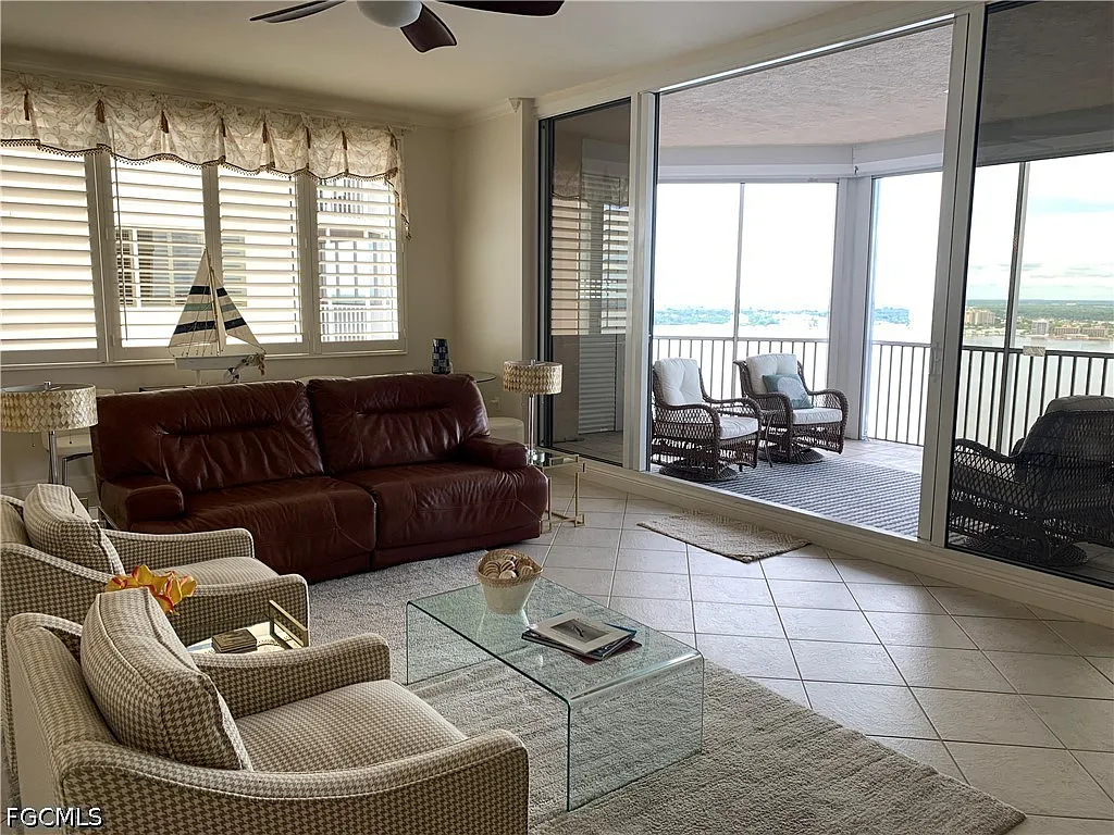 3 bed, 2.5 bath, 2258 sqft, $3,300 — Photo 3
