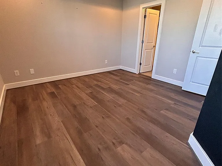 211 Milby St — Photo 16