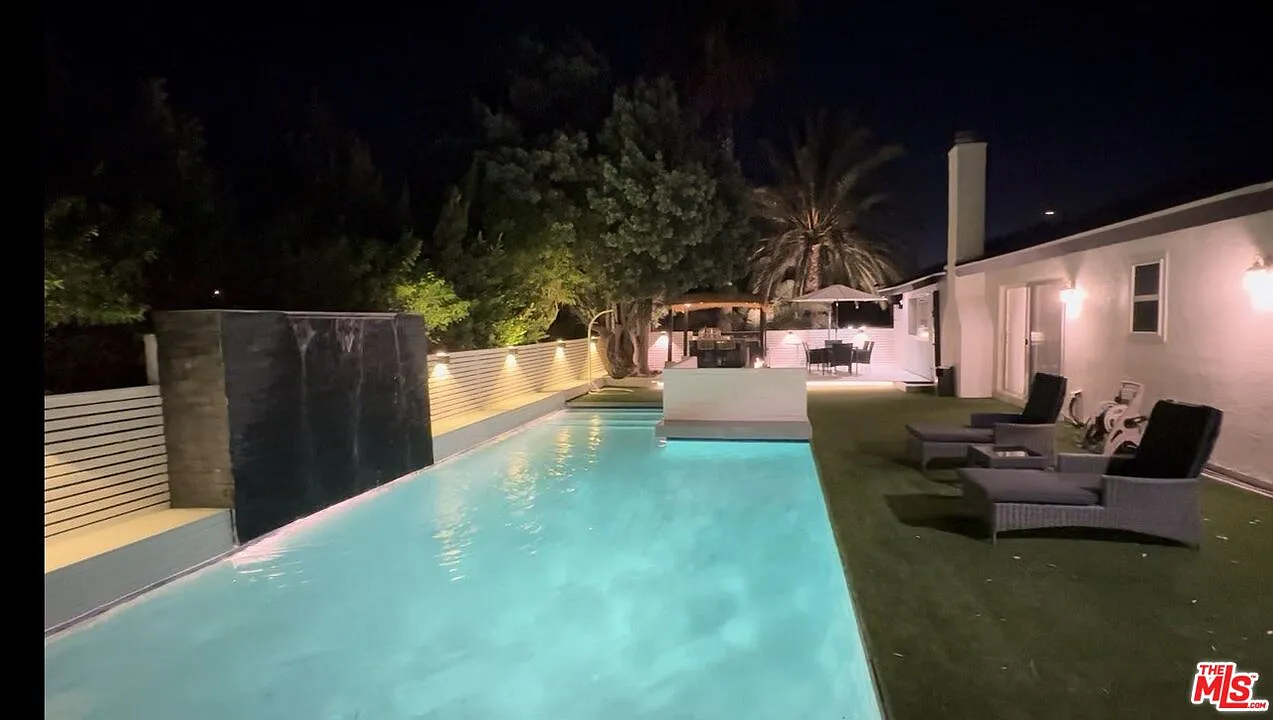 4 bed, 2.0 bath, 1922 sqft, $5,400 — Photo 3
