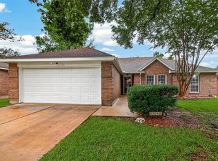 2743 N Larkspur Cir, Pearland, TX 77584