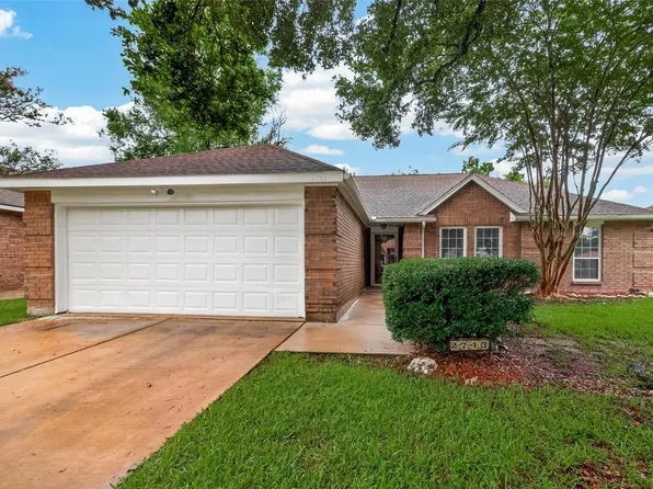 2743 N Larkspur Cir, Pearland, TX 77584