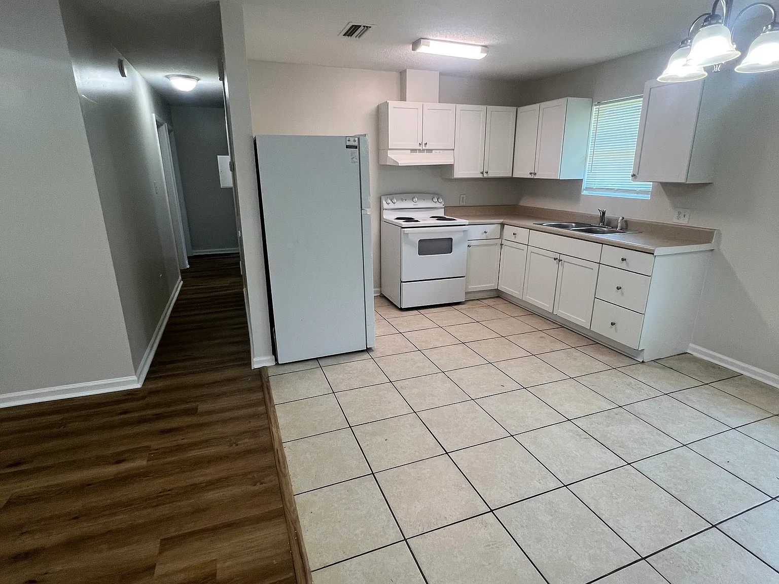 3 bed, 912 sqft, $1,295 — Photo 3