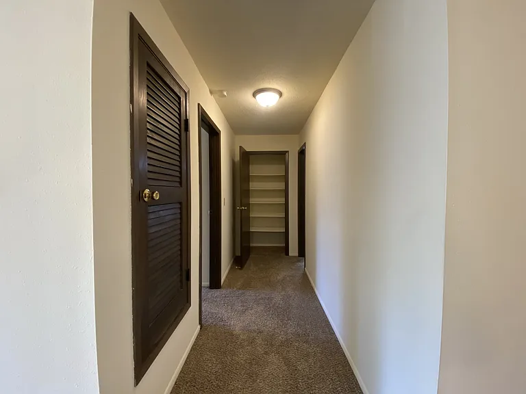 Kimberly Club Apartments — Photo 152
