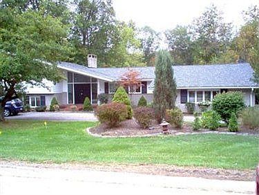 2nd image of 60 Fircrest Ln
