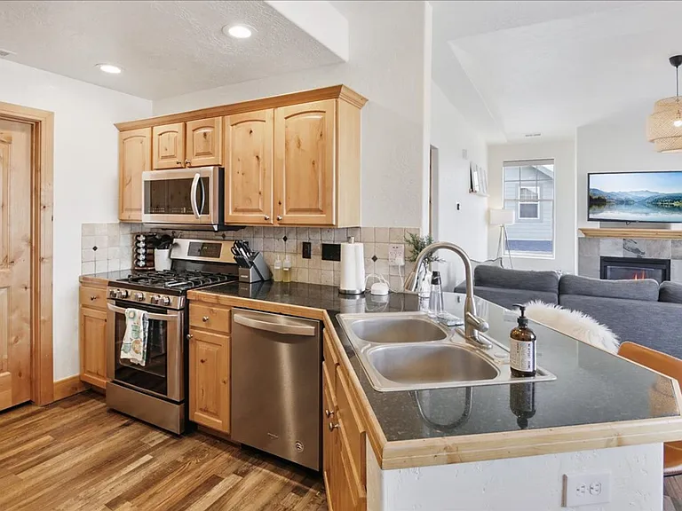 1734 Redstone Ave #E — Photo 3