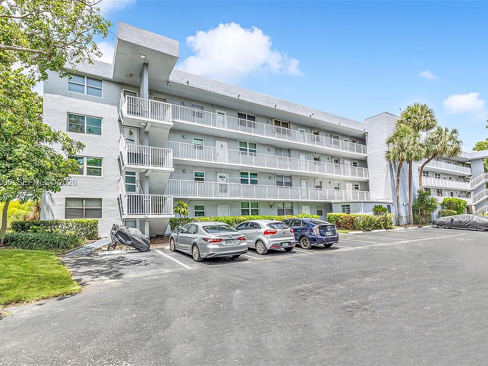1st image of 112 Royal Park Dr APT 3A