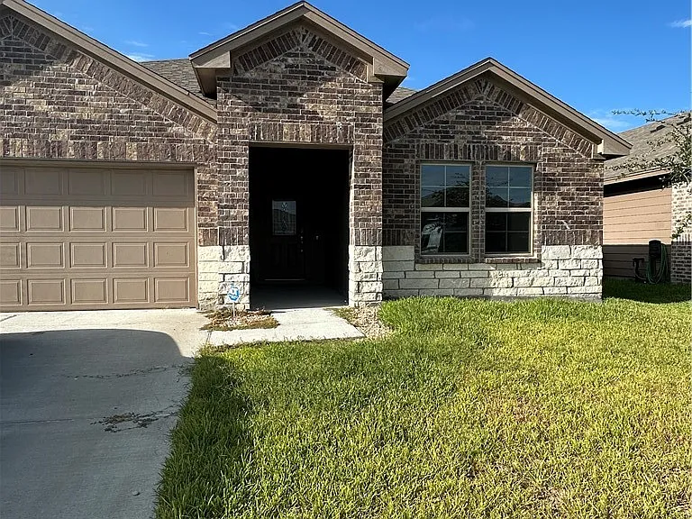 1226 Thames Chase Dr — Photo 1