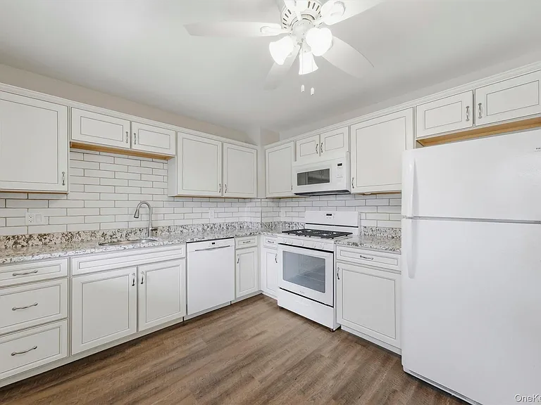 30 Center St — Photo 1