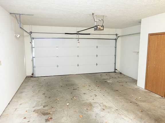 3rd image of 1715 Lebanon Rd