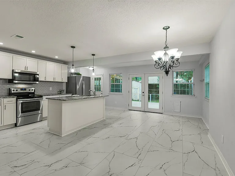 1215 Tejas Blvd — Photo 4