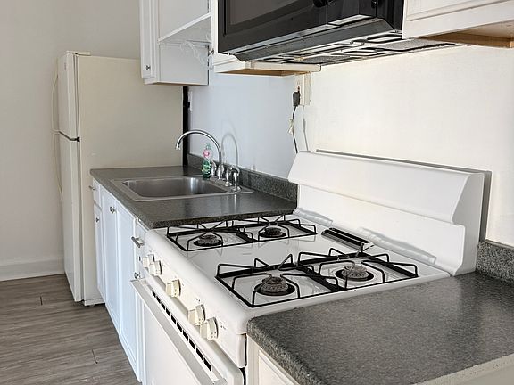 4th image of 290 2nd Ave APT 1-B